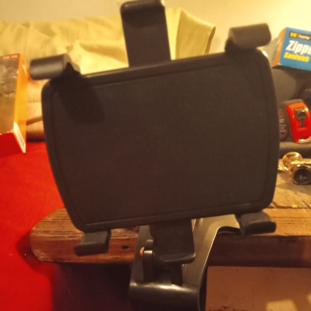 Cell phone holder for ur car.